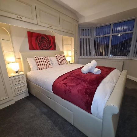 Stunning Holiday Home. Free Parking. Manchester Eksteriør billede