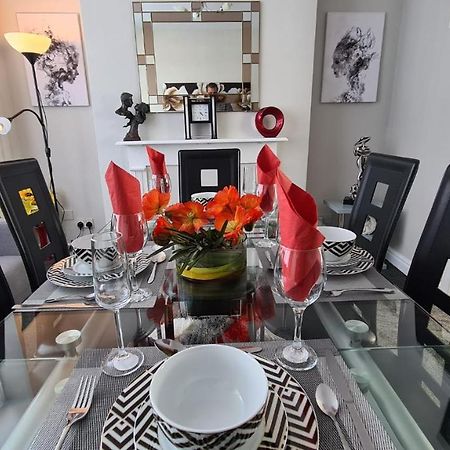 Stunning Holiday Home. Free Parking. Manchester Eksteriør billede