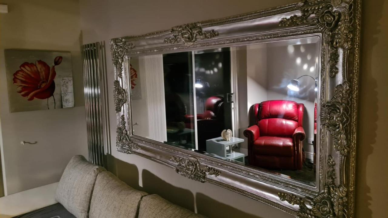 Stunning Holiday Home. Free Parking. Manchester Eksteriør billede
