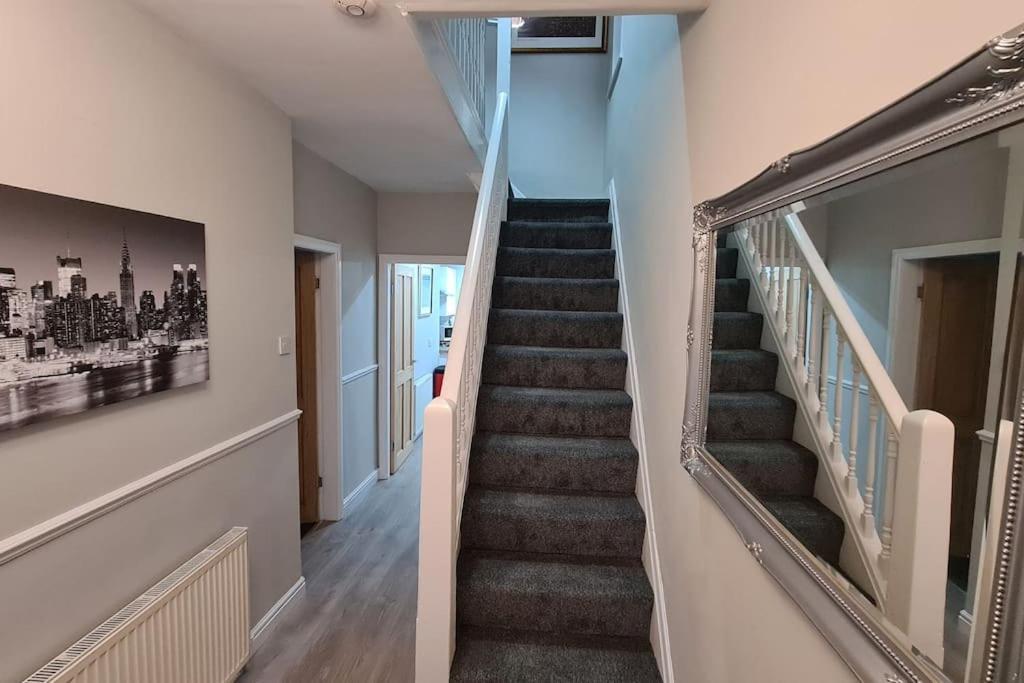 Stunning Holiday Home. Free Parking. Manchester Eksteriør billede