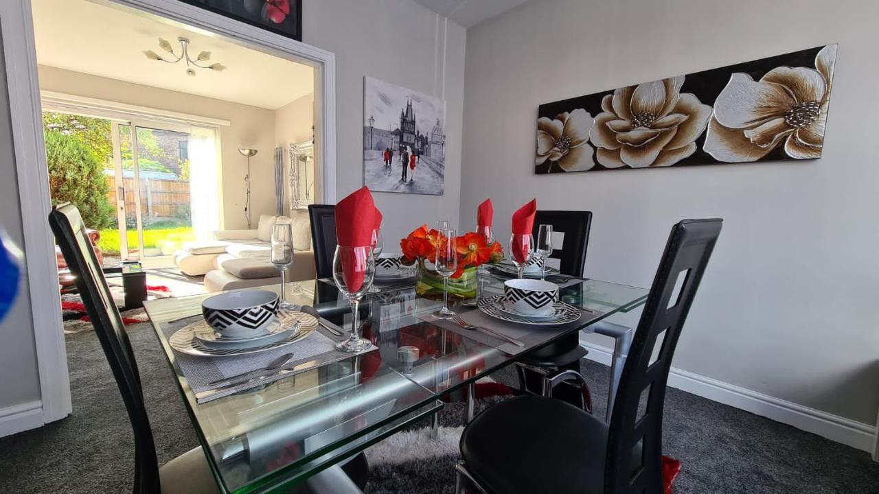 Stunning Holiday Home. Free Parking. Manchester Eksteriør billede